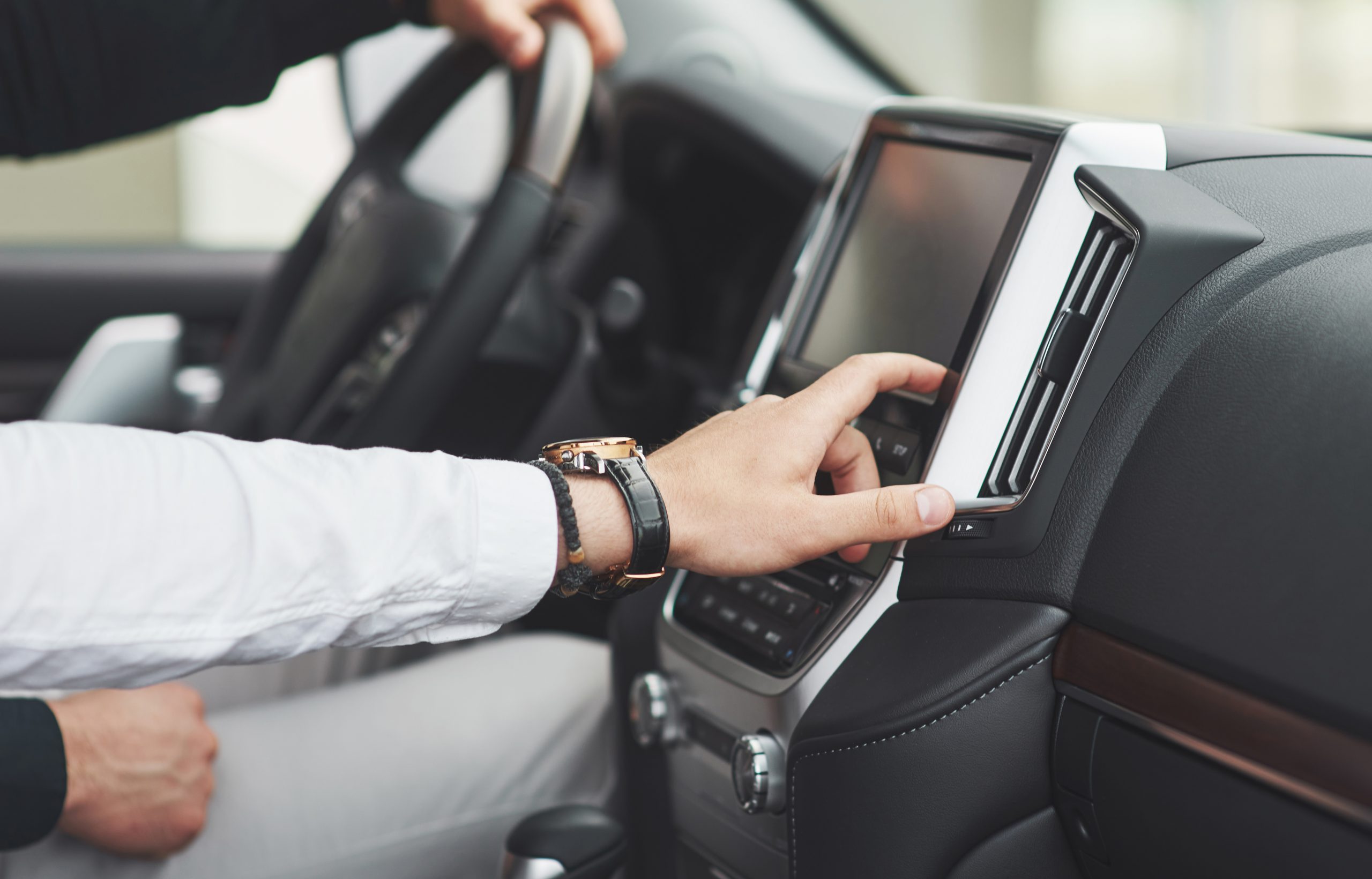 Cómo cambiar la hora de tu coche: